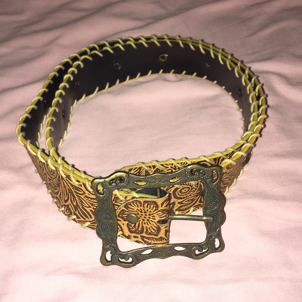 Cute belt. Great condition